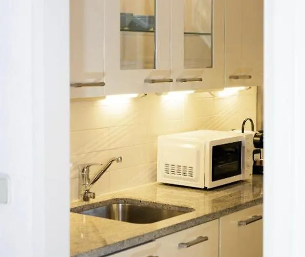 Calm 60m2 Flat Close To Center - Free Parking *