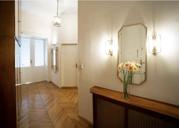Calm 60m2 Flat Close To Center - Free Parking