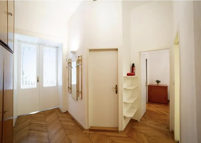 Calm 60m2 Flat Close To Center - Free Parking