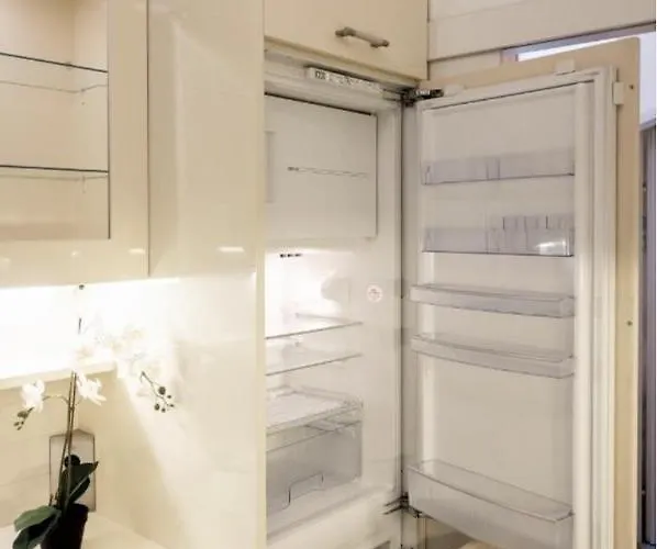 Calm 60m2 Flat Close To Center - Free Parking *