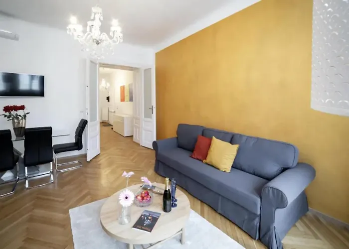 Calm 60m2 Flat Close To Center - Free Parking Appartement *